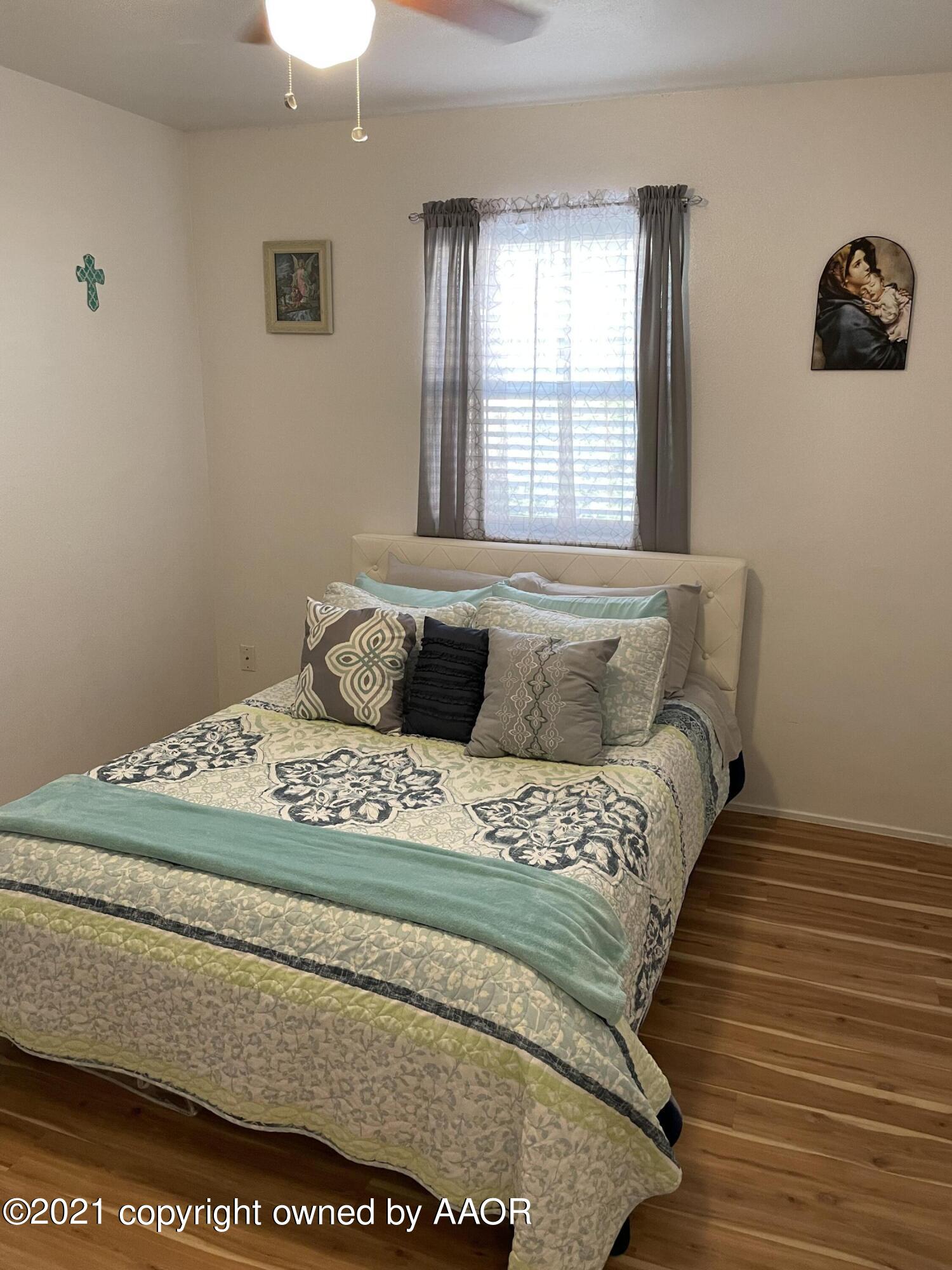 6101 Shawnee Trail Amarillo, TX 79109 - Photo 14 of 20 a bedroom with a bed and window