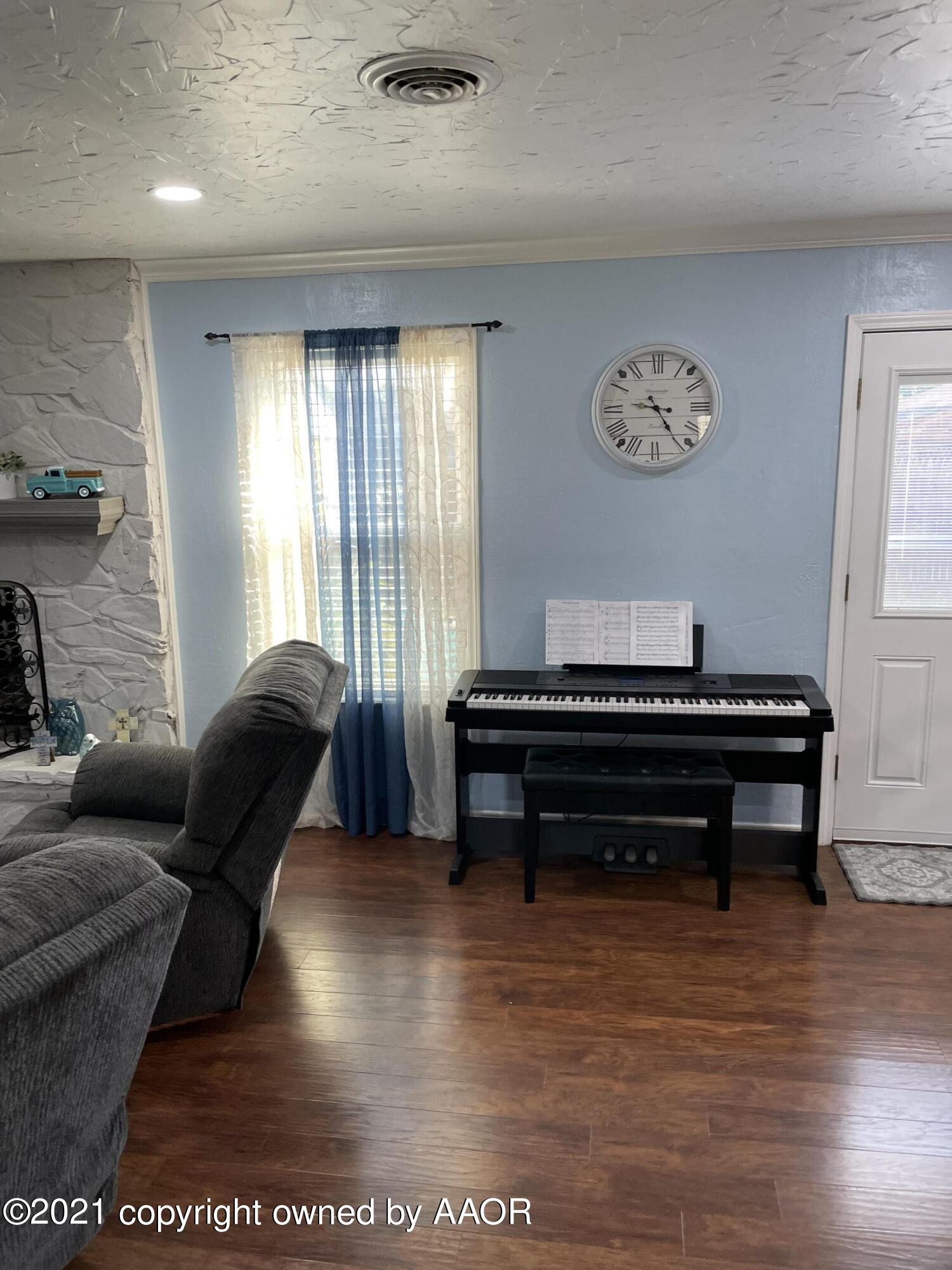 6101 Shawnee Trail Amarillo, TX 79109 - Photo 6 of 20 a living room with furniture and a piano