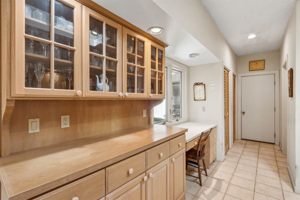 75 Marsh Creek Road Fernandina Beach, FL 32034 - Photo 11 of 42 a kitchen with a sink and cabinets
