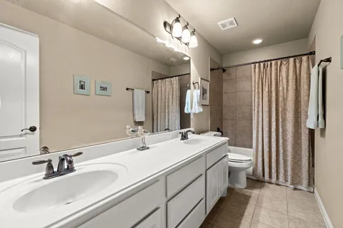 $900,000 | 23 Mariscal Place, The Woodlands, TX 77389