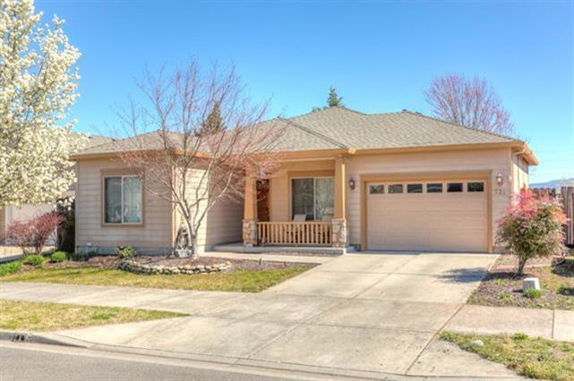 731 South Haskell Street Central Point, OR 97502 - Photo 1 of 29 Primary Photo