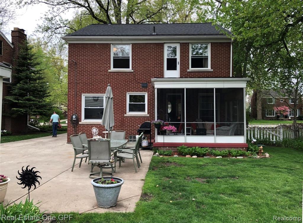 1876 Broadstone Road Grosse Pointe Woods, MI 48236 - Photo 45 of 53