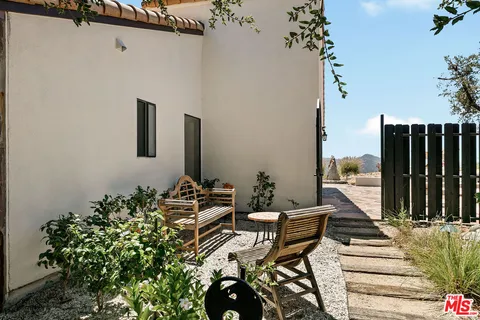 $3,950,000 | 231 Loma Metisse Road, Malibu, CA 90265