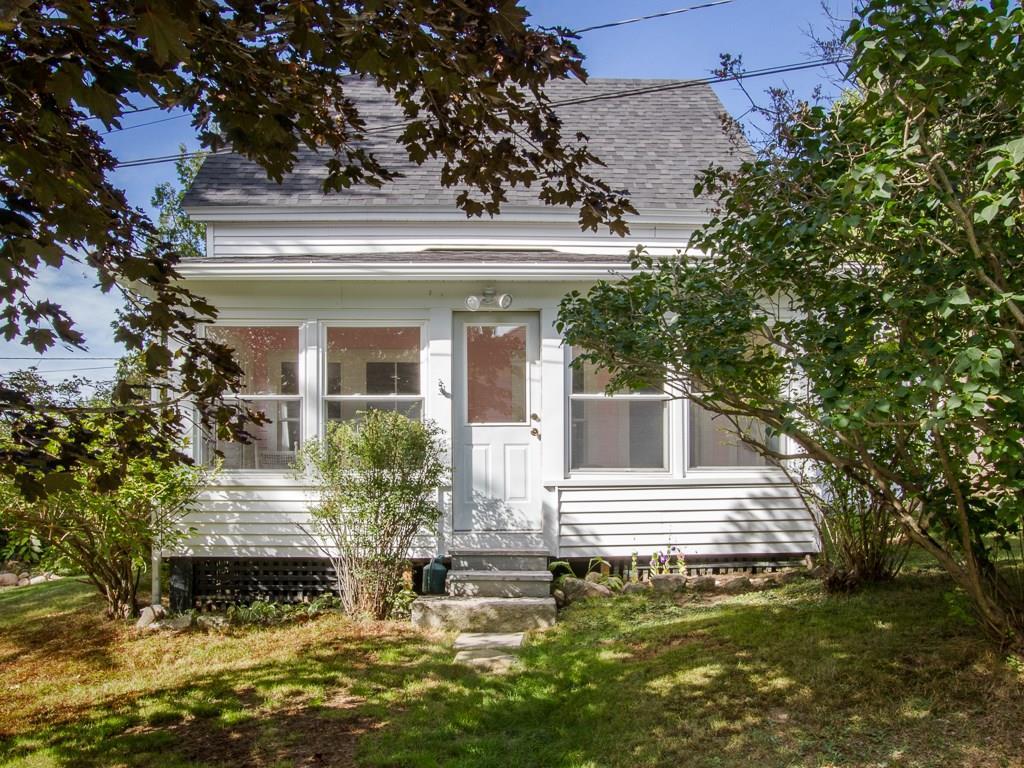 29 Jordan Pond Road Seal Harbor, ME 04675 - Photo 7 of 25 A separate entrance to the 3-season...