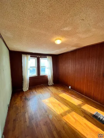 $159,500 | 705 Elm Street, Emporia, KS 66801