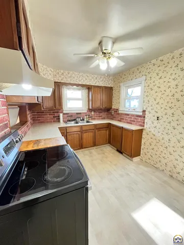 $159,500 | 705 Elm Street, Emporia, KS 66801