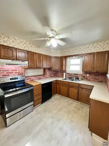 $159,500 | 705 Elm Street, Emporia, KS 66801