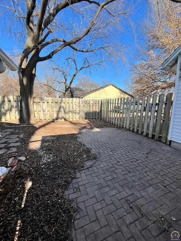 $159,500 | 705 Elm Street, Emporia, KS 66801