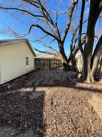 $159,500 | 705 Elm Street, Emporia, KS 66801