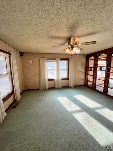 $159,500 | 705 Elm Street, Emporia, KS 66801