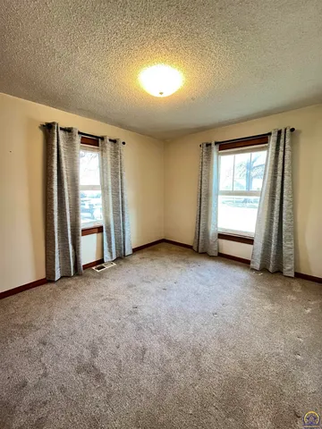 $159,500 | 705 Elm Street, Emporia, KS 66801