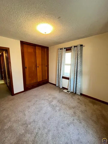 $159,500 | 705 Elm Street, Emporia, KS 66801