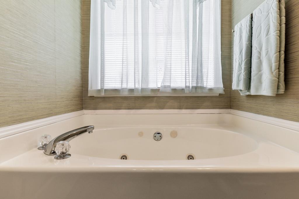 681 Baker Road Columbia, TN 38401 - Photo 15 of 29 Jacuzzi tub