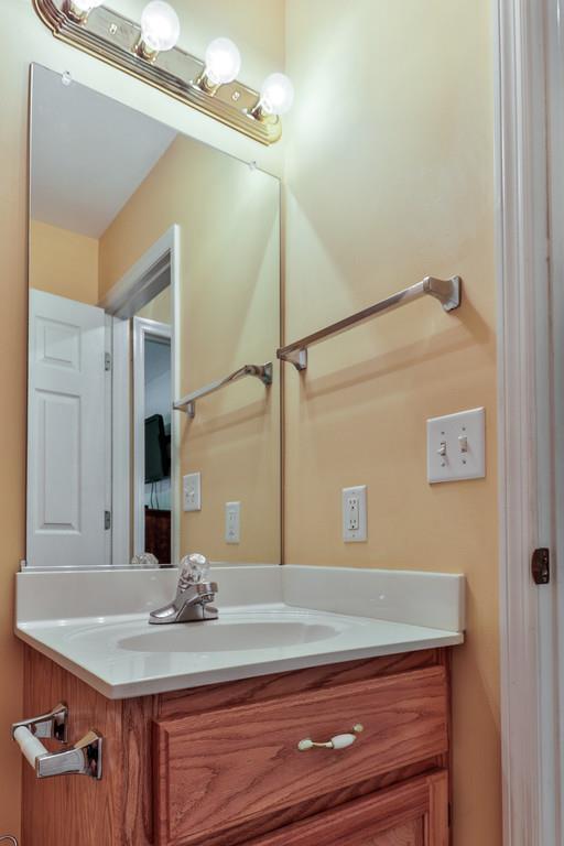 681 Baker Road Columbia, TN 38401 - Photo 17 of 29 shared upstairs bath