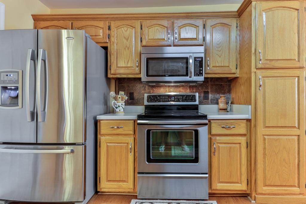 681 Baker Road Columbia, TN 38401 - Photo 9 of 29 Stainless appliances stay!!