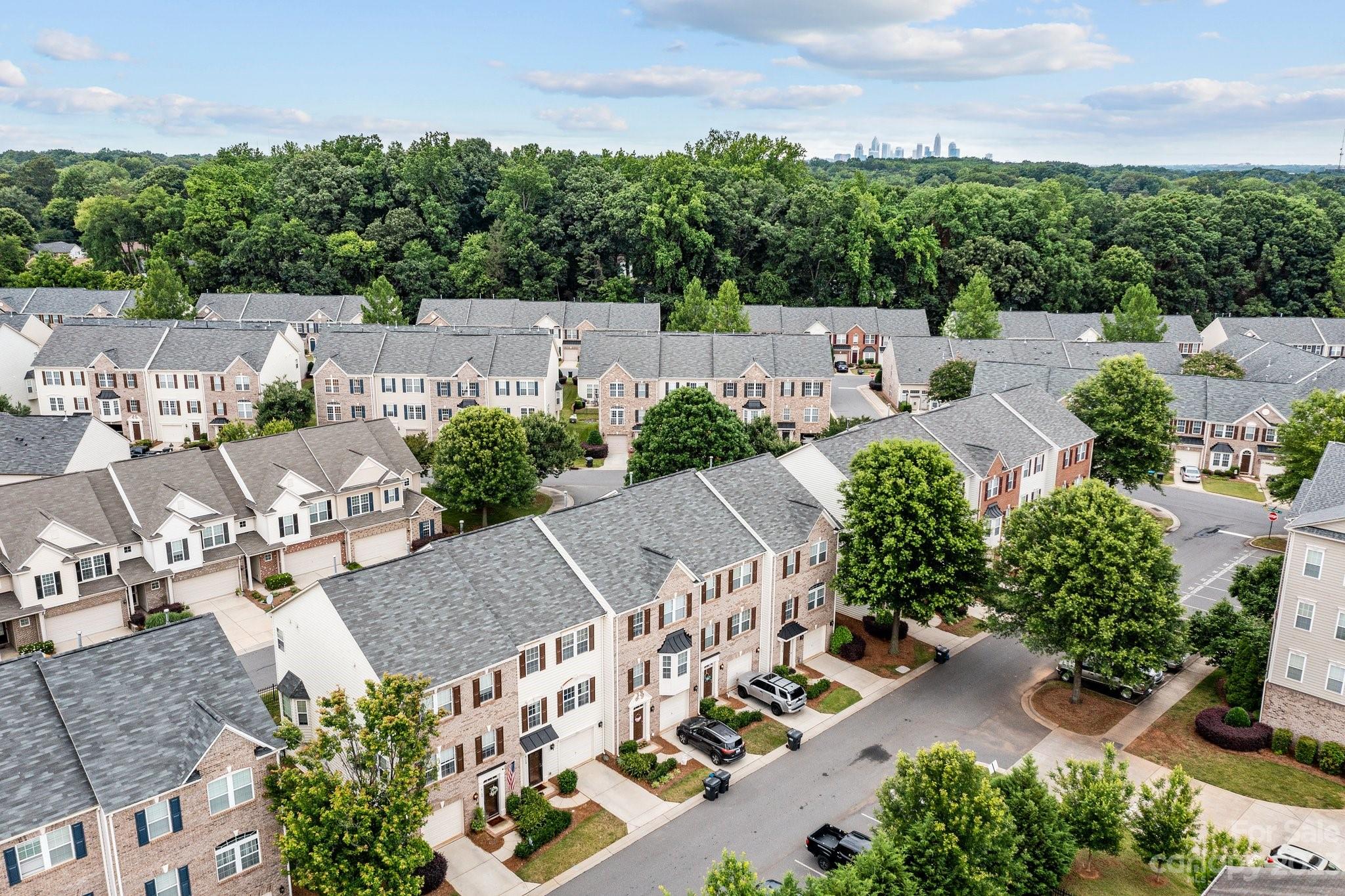 6138 Rockefeller Lane Charlotte, NC 28210 - Photo 4 of 35 Gallery Image 4