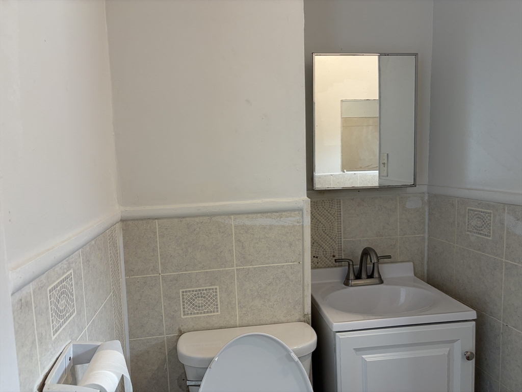 15 Groveland Street, Unit 2 Springfield, MA 01108 - Photo 26 of 29