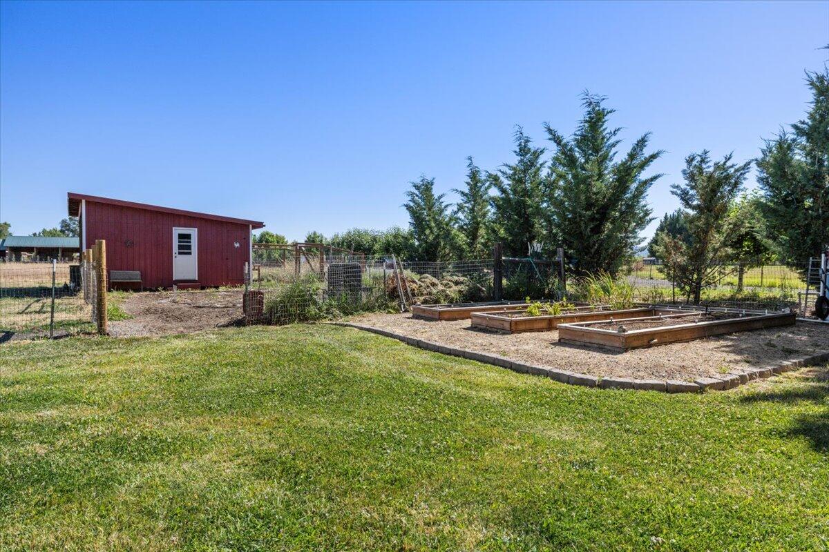 970 West Justice Road Central Point, OR 97502 - Photo 30 of 35 04-D9A3414