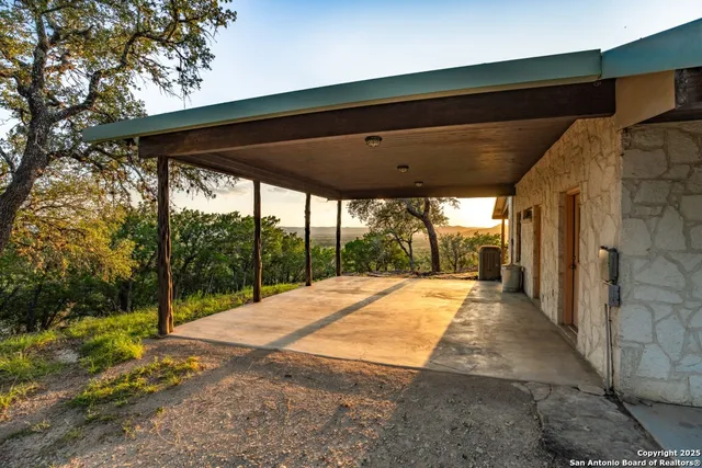 $895,000 | 599 Mountain View Road, Utopia, TX 78884