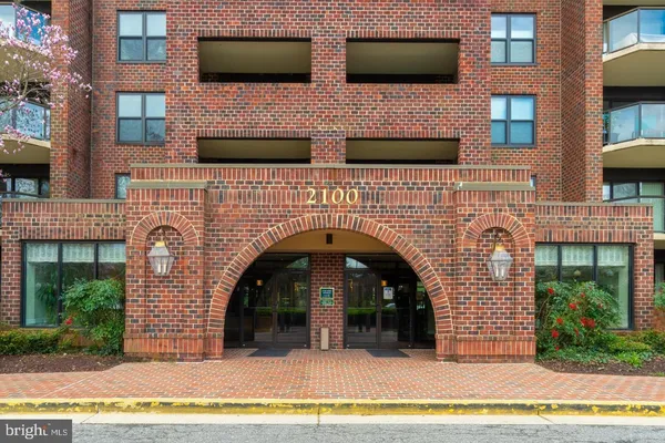 $2,395 | 2100 Lee Highway, Unit 422, Arlington, VA 22201