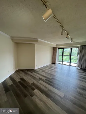 $2,395 | 2100 Lee Highway, Unit 422, Arlington, VA 22201