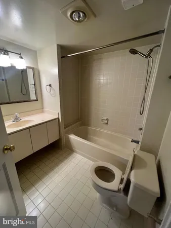 $2,395 | 2100 Lee Highway, Unit 422, Arlington, VA 22201