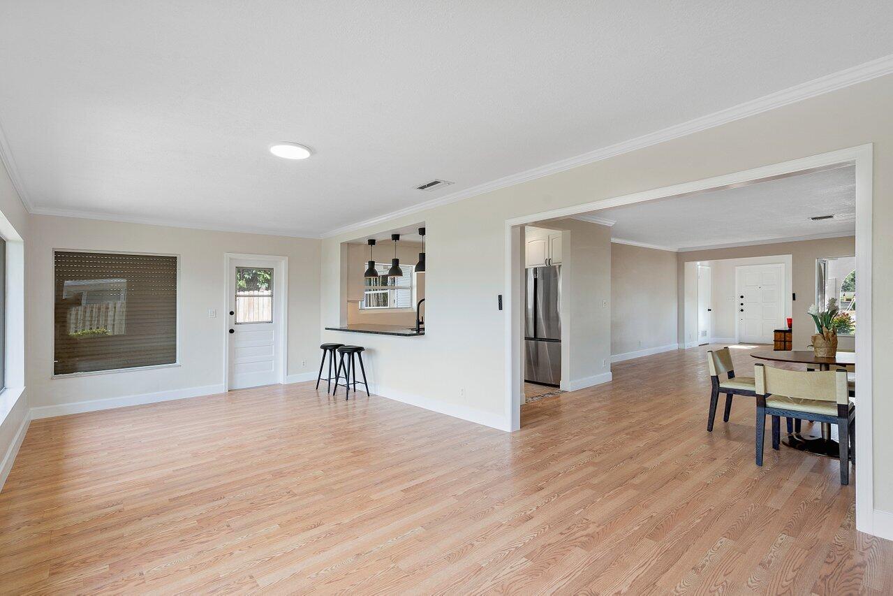 658 West Palmetto Park Road Boca Raton, FL 33486 - Photo 19 of 37 011-658WestPalmettoParkRoad-BocaRaton-FL
