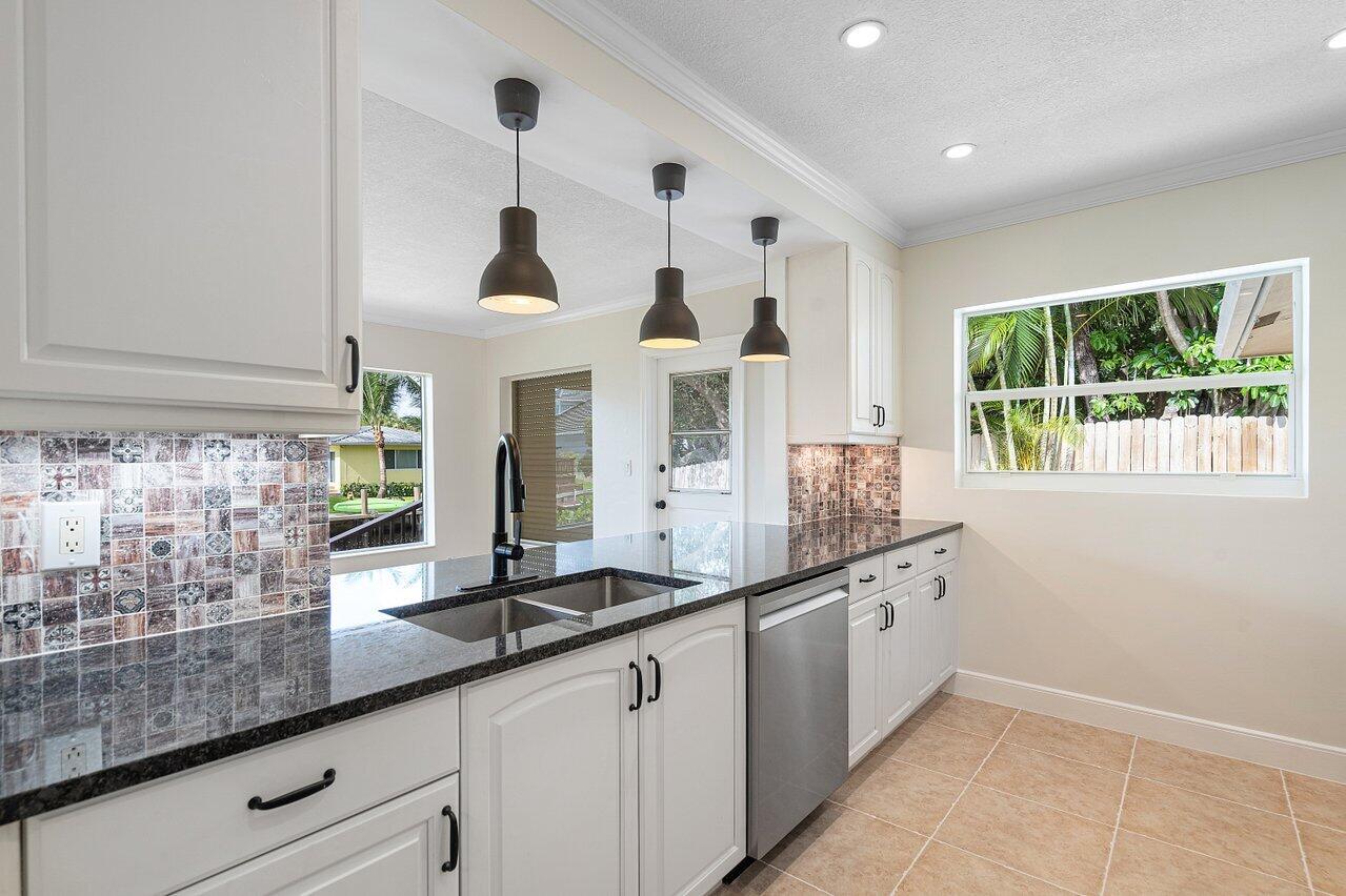 658 West Palmetto Park Road Boca Raton, FL 33486 - Photo 23 of 37 015-658WestPalmettoParkRoad-BocaRaton-FL
