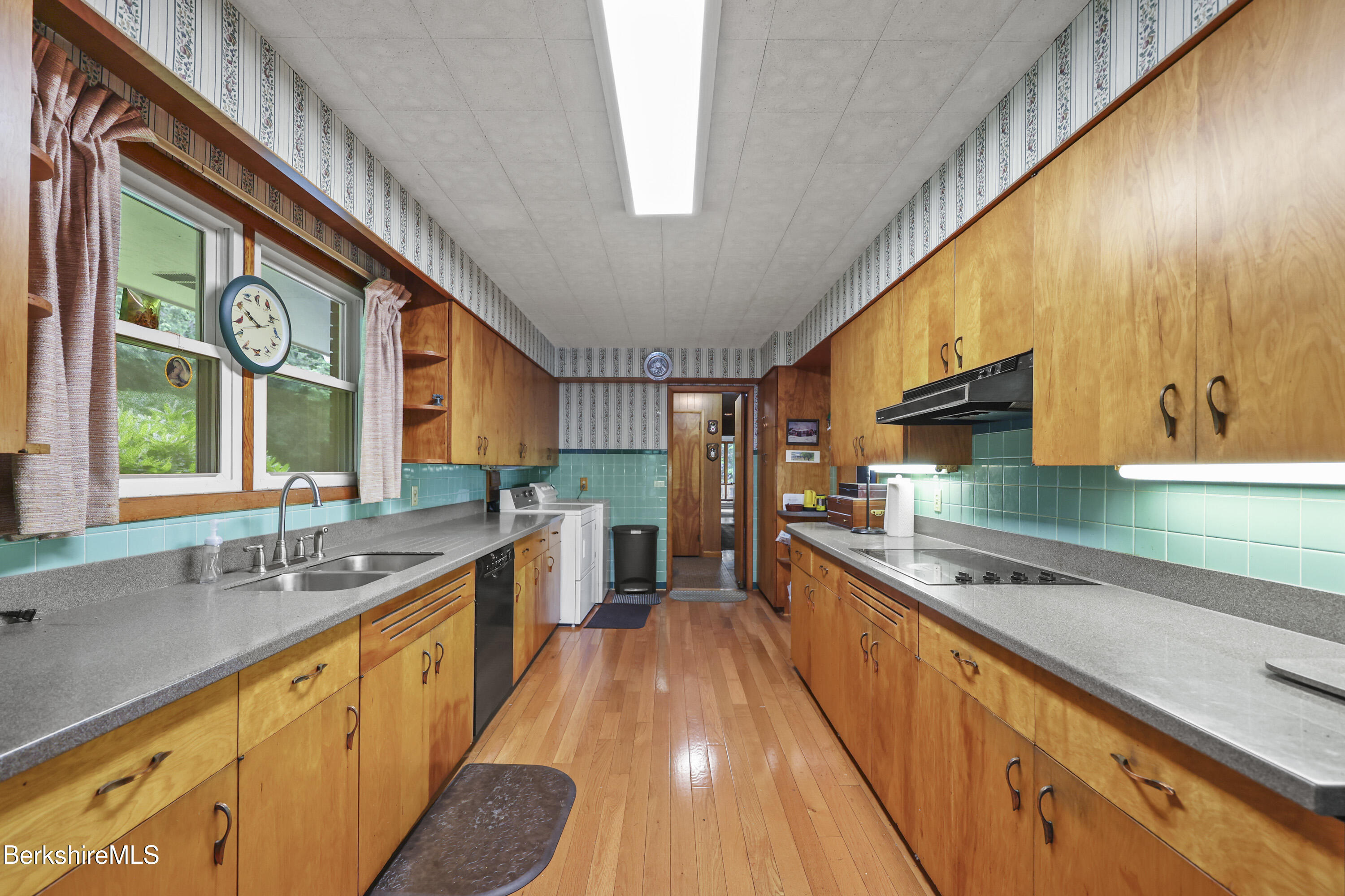 144 Kittredge Road Pittsfield, MA 01201 - Photo 17 of 50 Kitchen