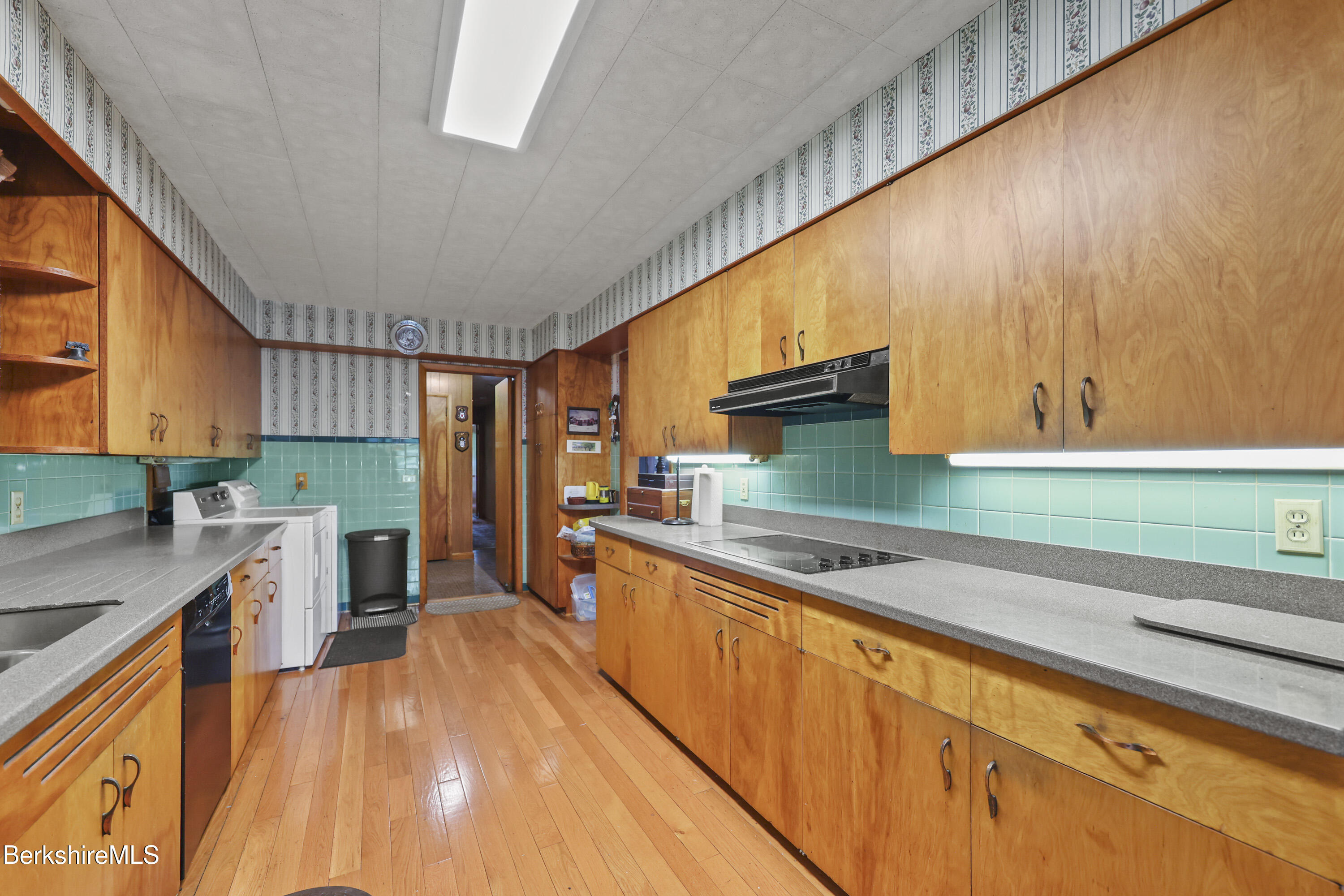 144 Kittredge Road Pittsfield, MA 01201 - Photo 18 of 50 Kitchen