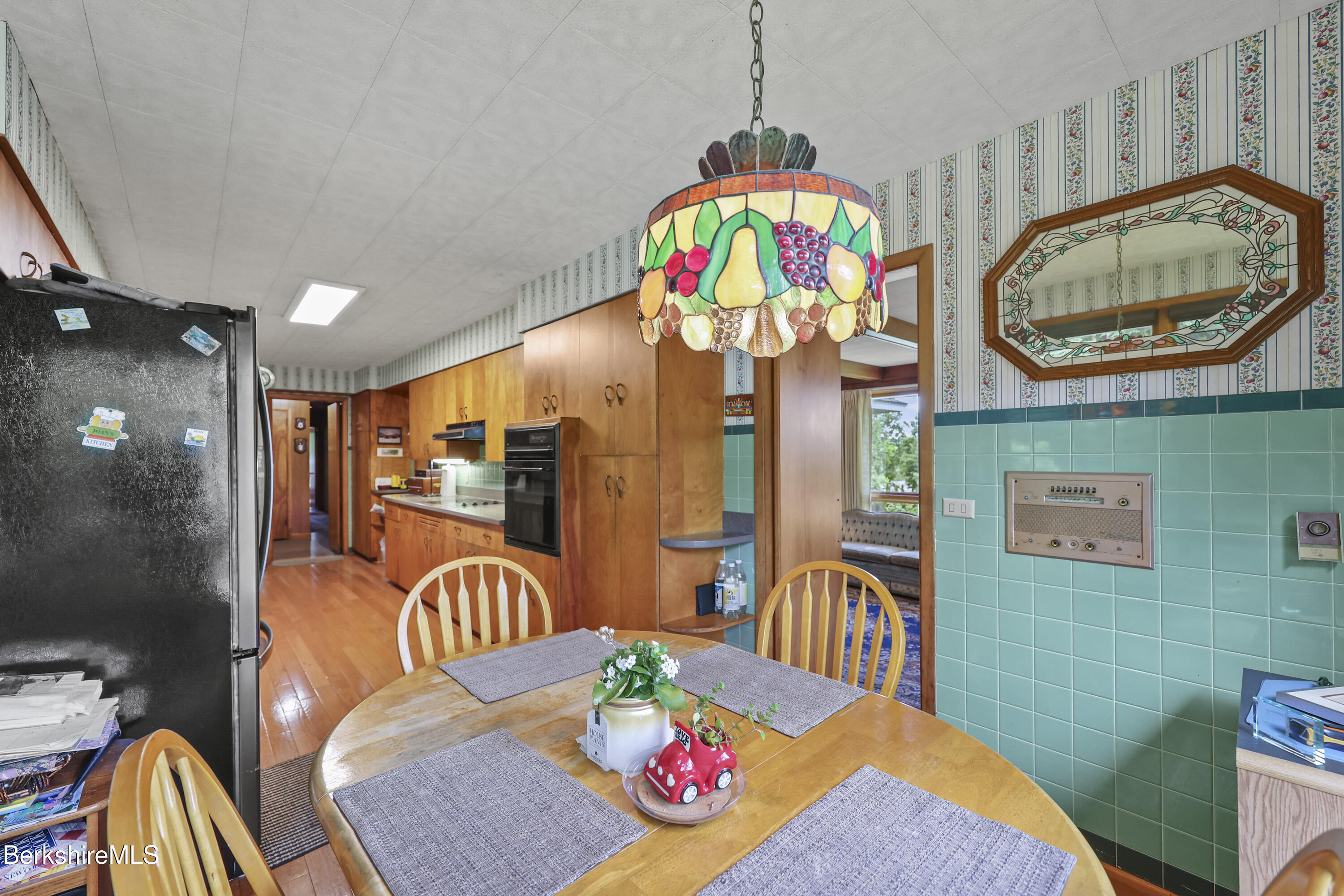 144 Kittredge Road Pittsfield, MA 01201 - Photo 23 of 50 Breakfast Area