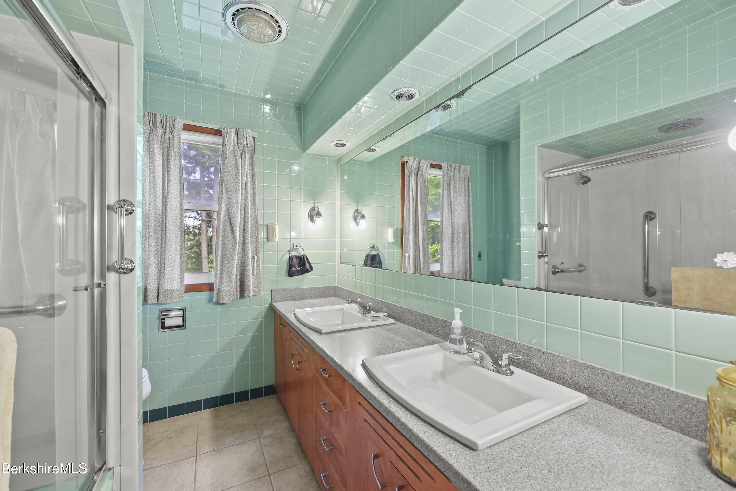 144 Kittredge Road Pittsfield, MA 01201 - Photo 31 of 50 Primary Bathroom