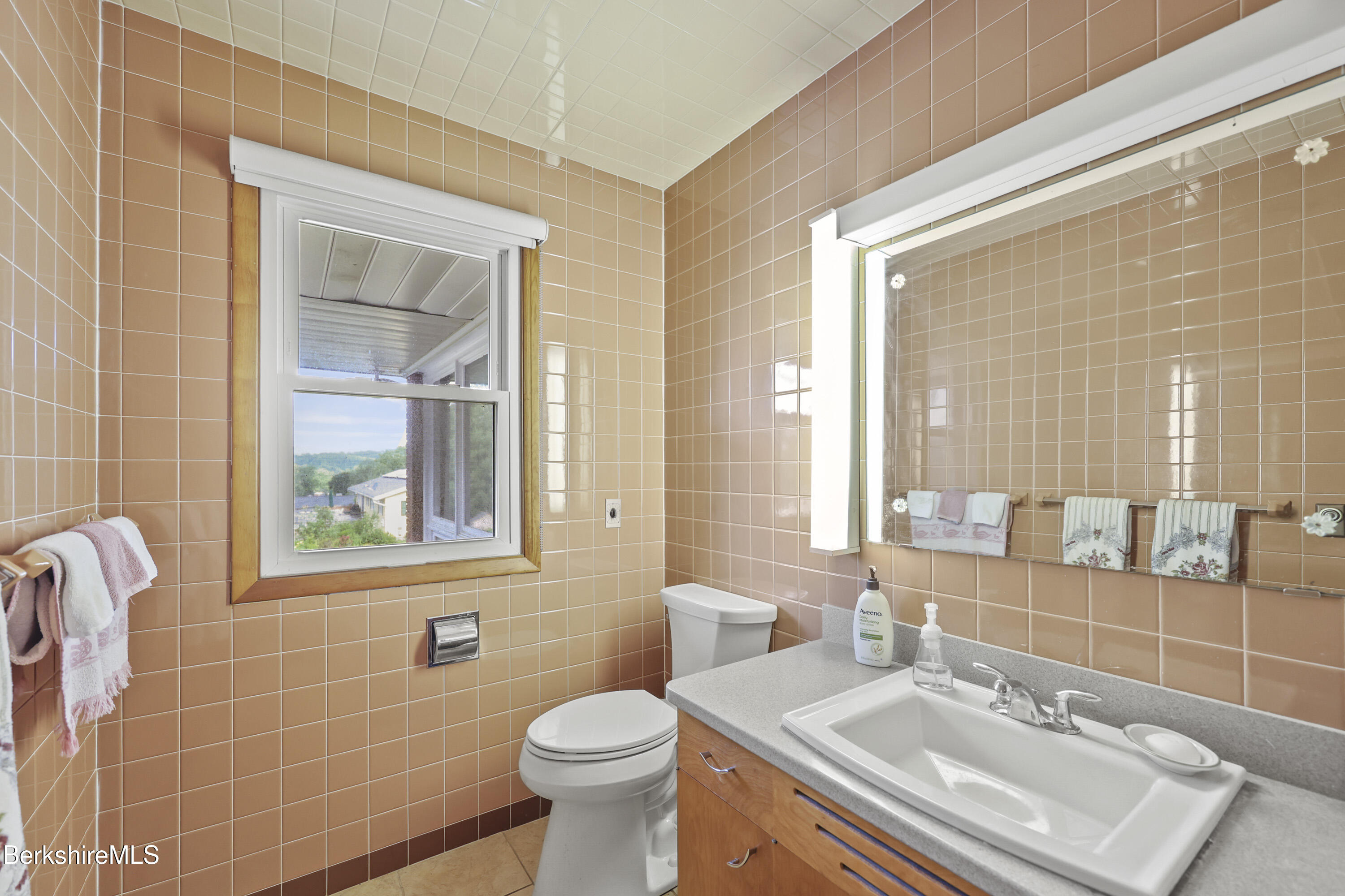144 Kittredge Road Pittsfield, MA 01201 - Photo 35 of 50 Bathroom Two
