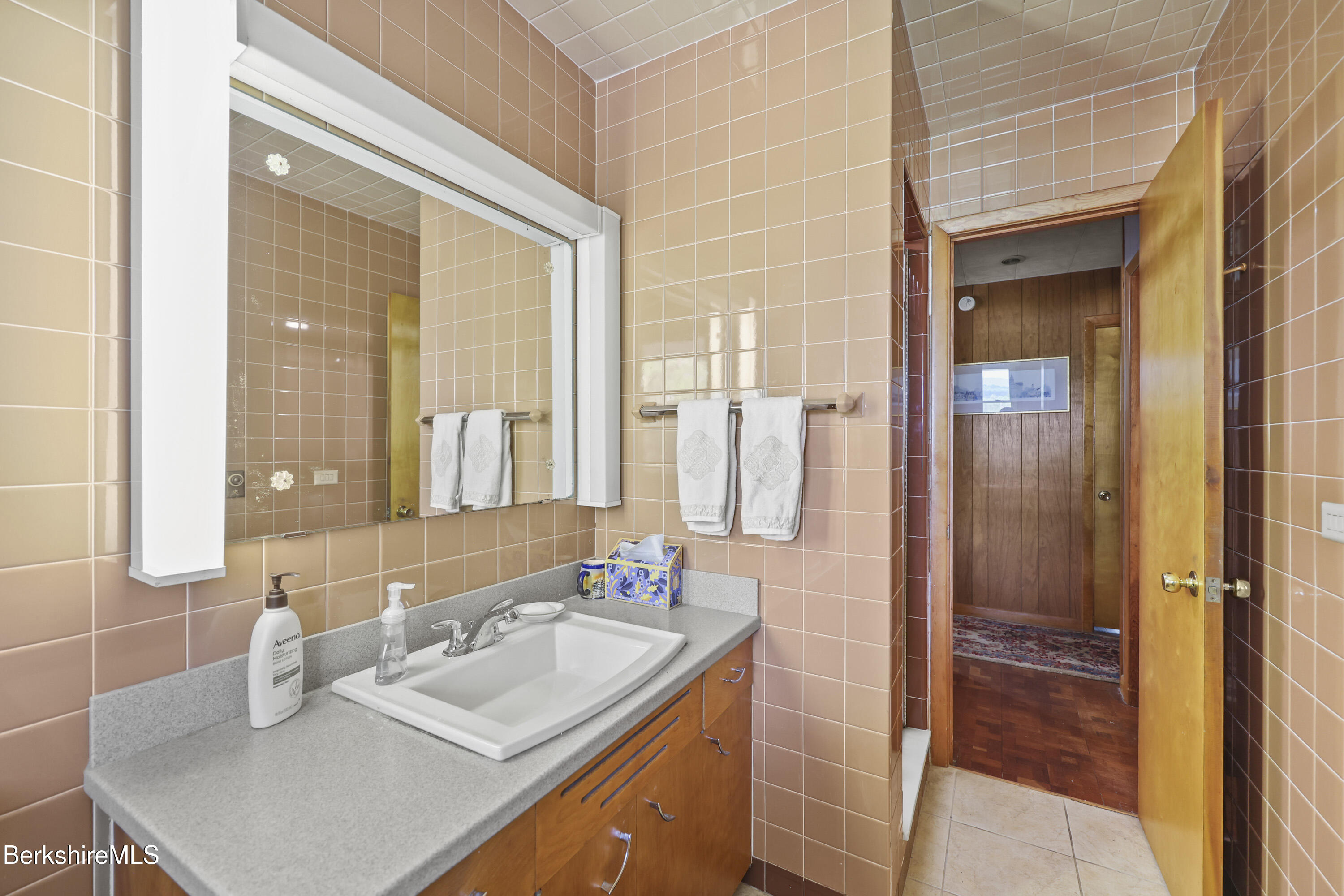144 Kittredge Road Pittsfield, MA 01201 - Photo 36 of 50 Bathroom Two