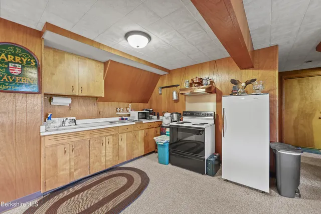 $394,900 | 144 Kittredge Road, Pittsfield, MA 01201