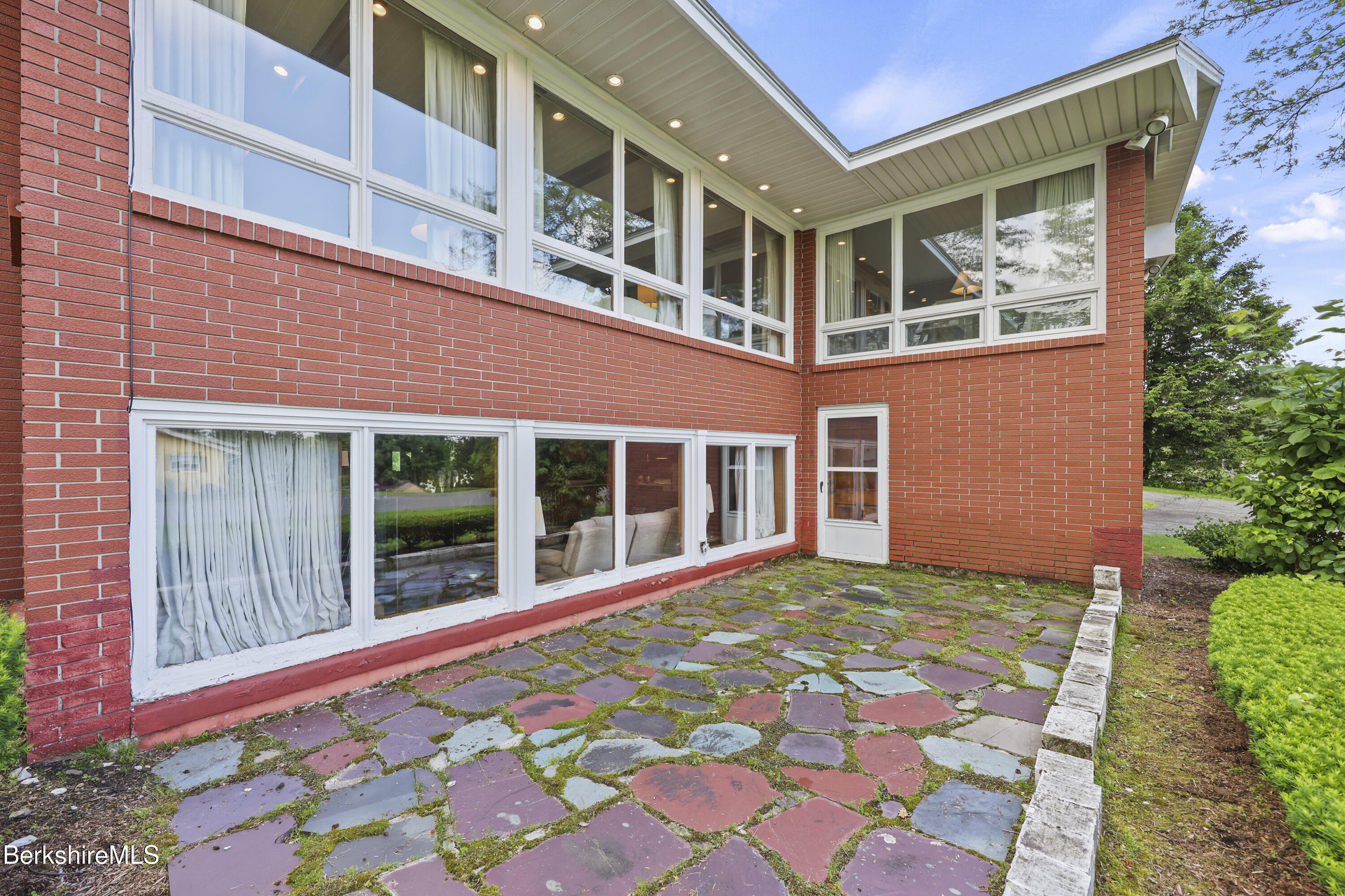 144 Kittredge Road Pittsfield, MA 01201 - Photo 47 of 50 Patio