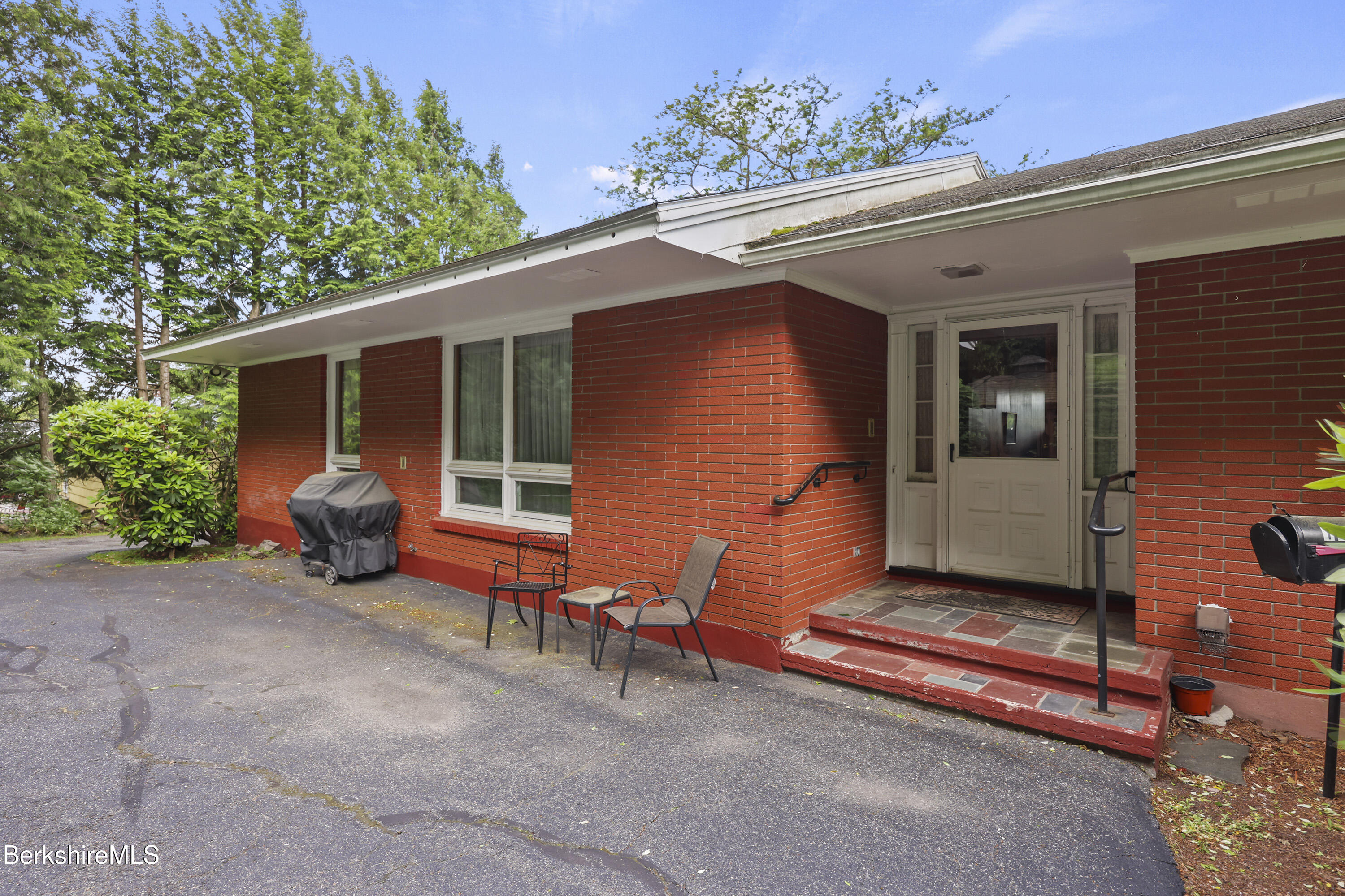 144 Kittredge Road Pittsfield, MA 01201 - Photo 6 of 50 Exterior Front