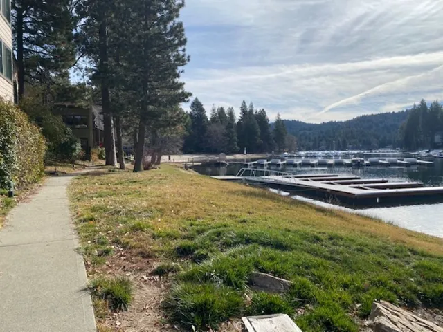 $500,000 | 27657 Peninsula Drive, Unit 106, Lake Arrowhead, CA 92352