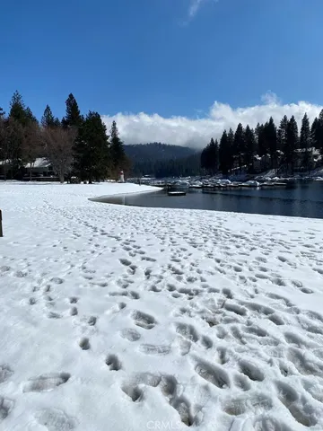 $500,000 | 27657 Peninsula Drive, Unit 106, Lake Arrowhead, CA 92352