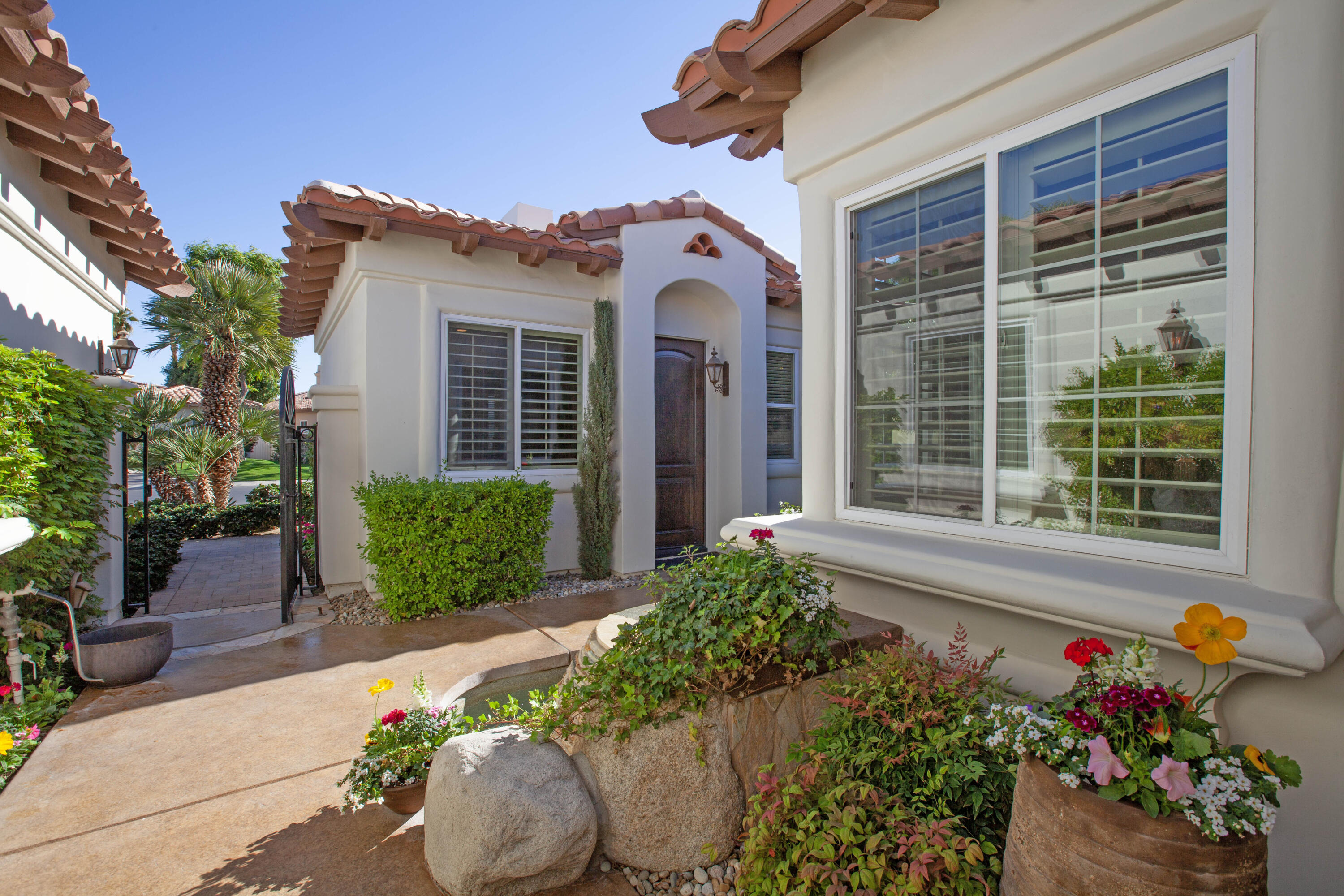 49487 Vía Conquistador La Quinta, CA 92253 - Photo 12 of 49 front view of a house with a yard