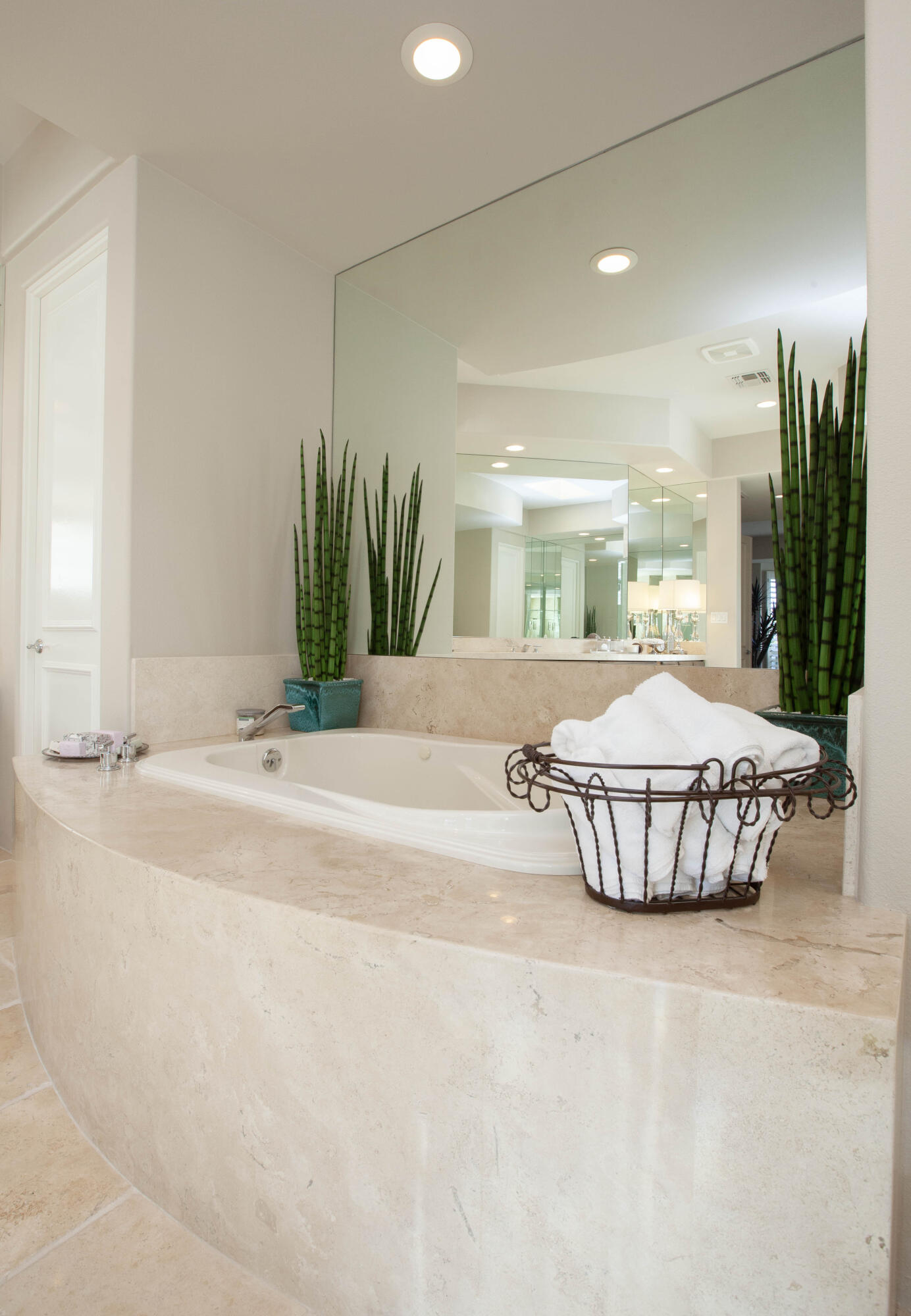 49487 Vía Conquistador La Quinta, CA 92253 - Photo 37 of 49 a spacious bedroom with a bed and a couch