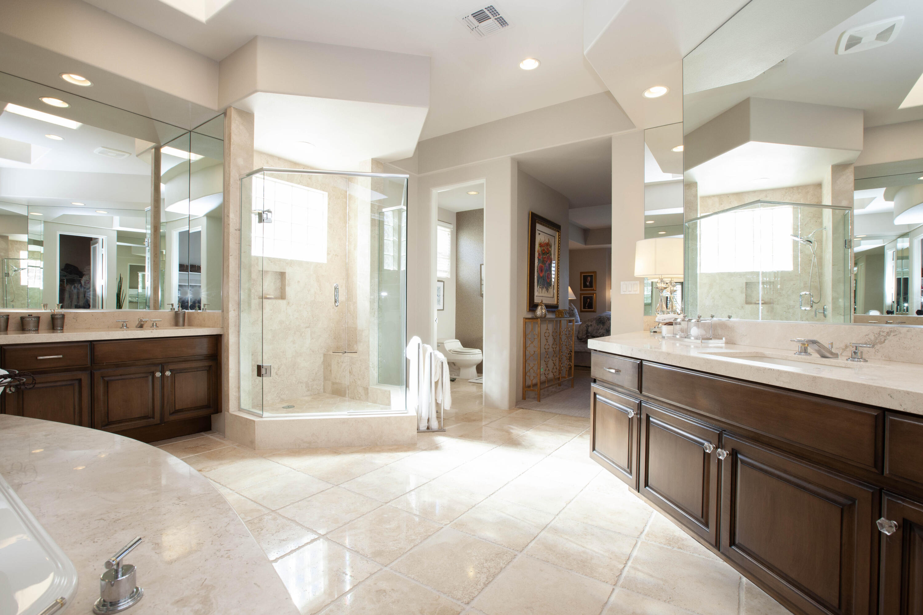 49487 Vía Conquistador La Quinta, CA 92253 - Photo 38 of 49 a large bathroom with a large tub shower sink and mirror