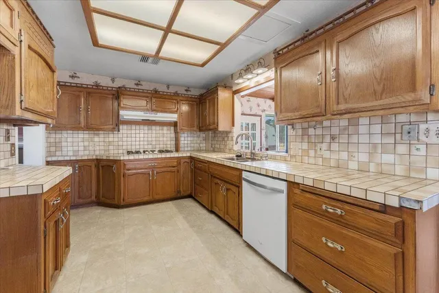 a view of an empty room with a ceiling fan and window