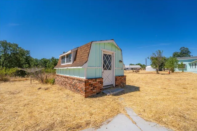 a view of a living room