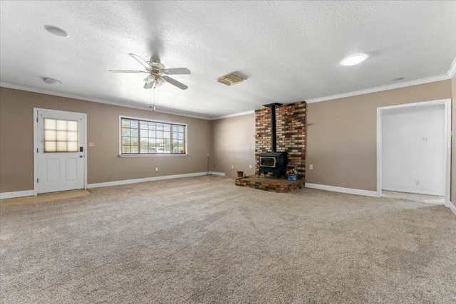 a view of livingroom with furniture