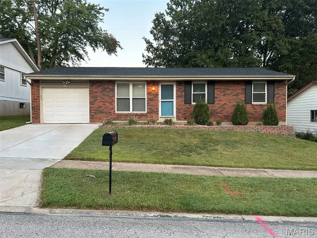 $1,975 | 4321 Martyridge Drive, St. Louis, MO 63129