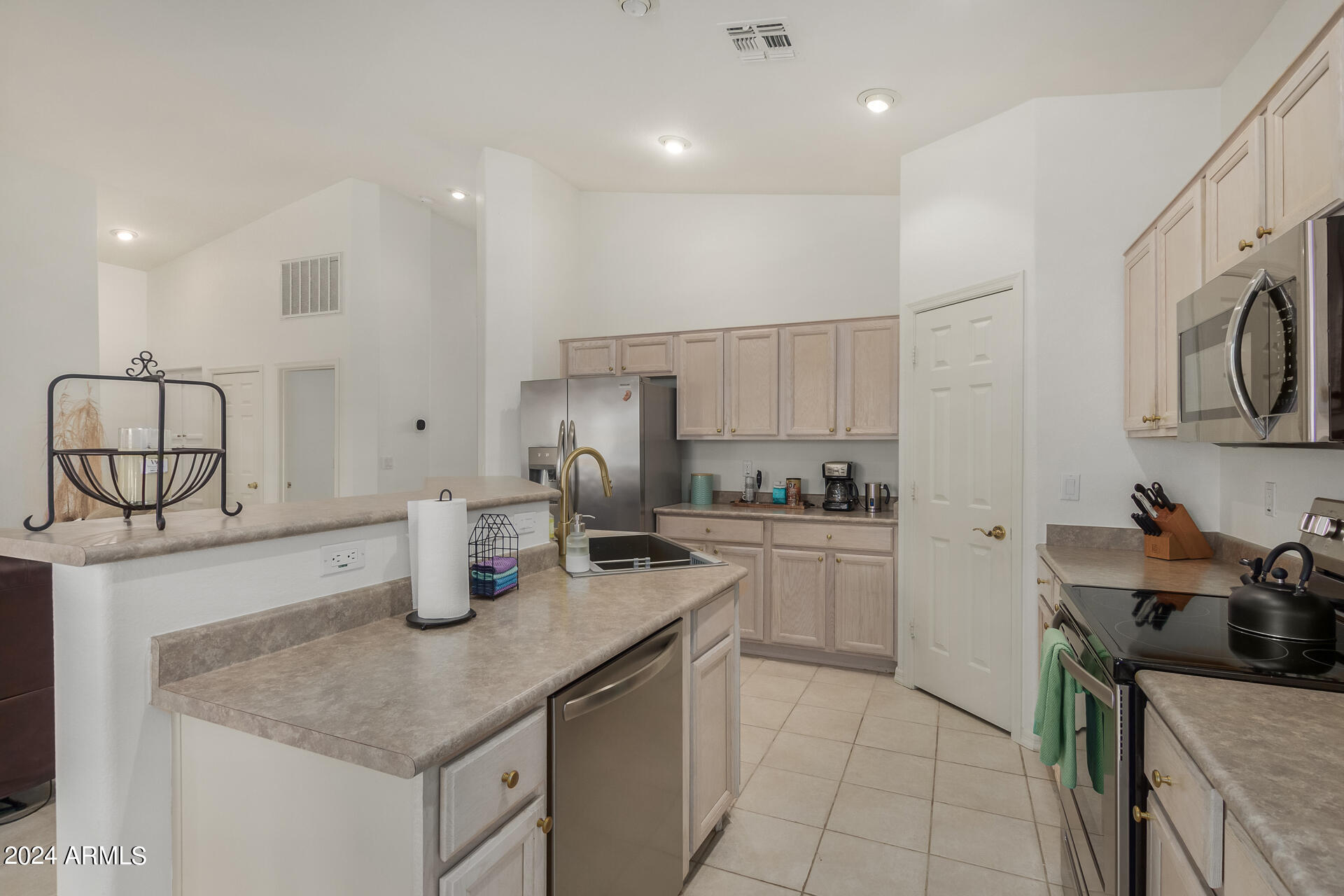 6497 South Ginty Drive Gold Canyon, AZ 85118 - Photo 6 of 38 11 - Ginty