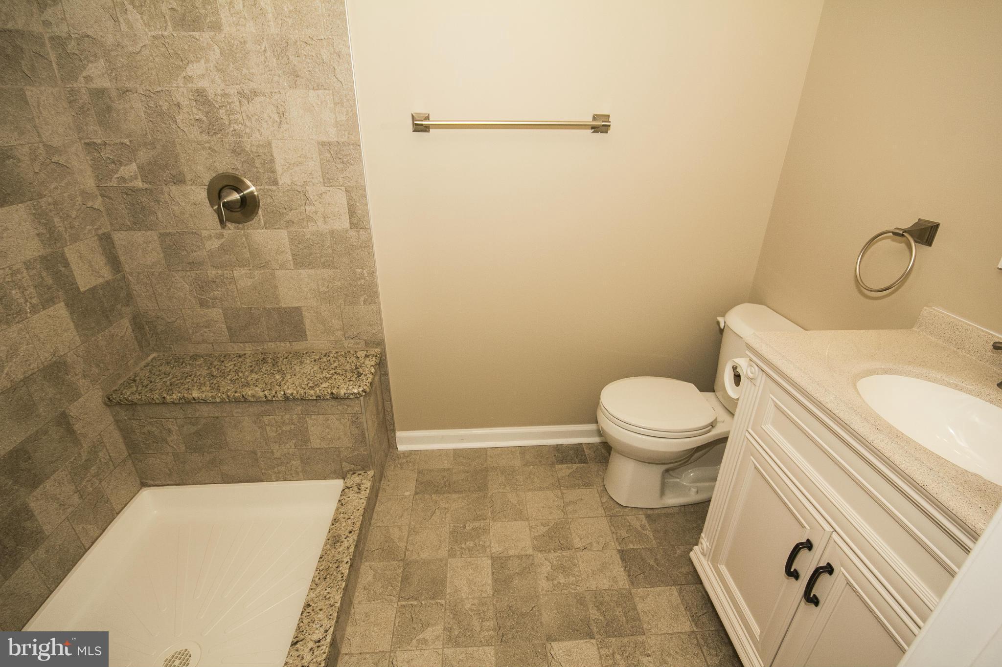 8113 Mid Haven Road Baltimore, MD 21222 - Photo 15 of 24 Bath