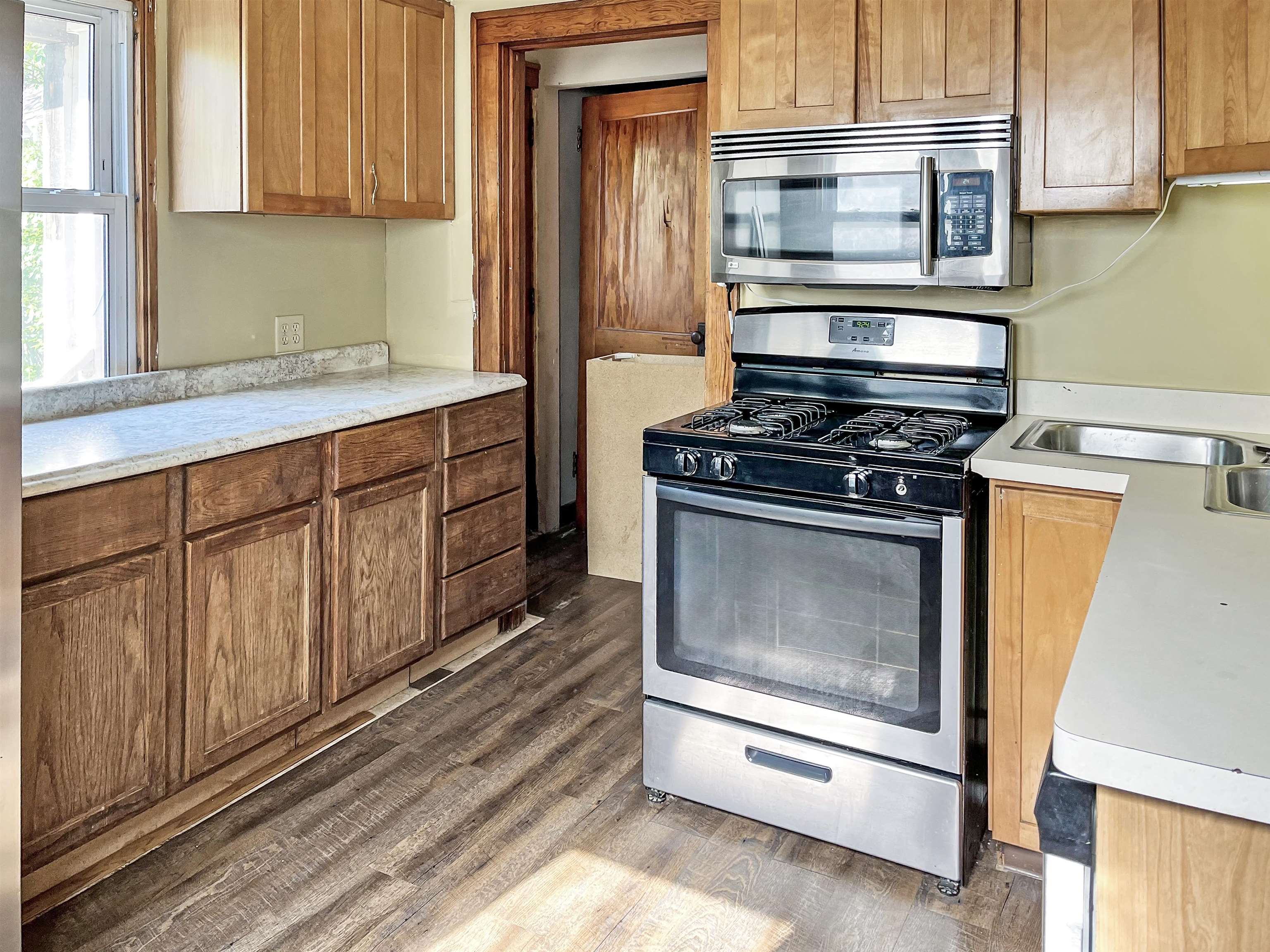 806 East Main Street Reedsburg, WI 53959 - Photo 16 of 36