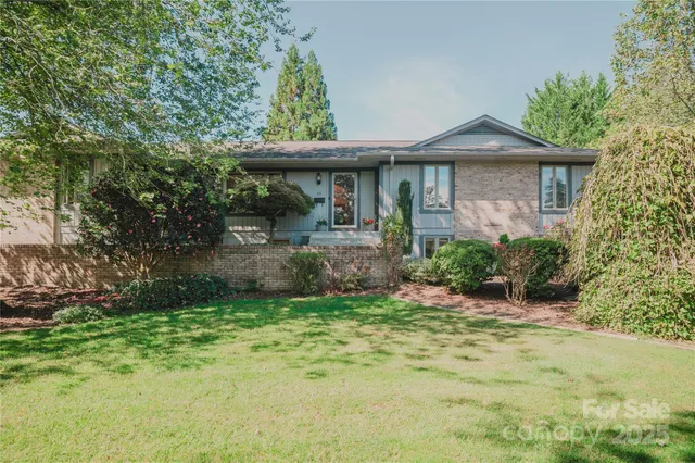 $674,999 | 115 Hawkins Creek Road, Hendersonville, NC 28791